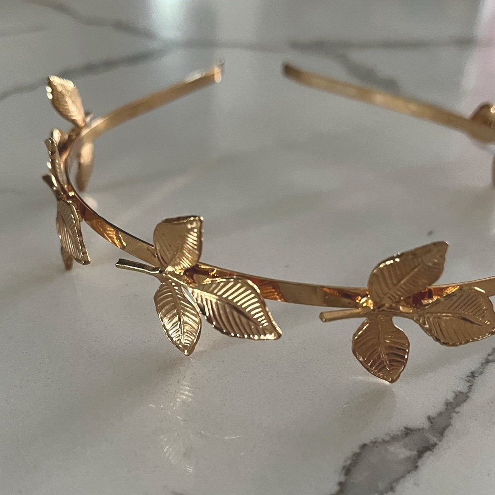 Lovely flowered gold headband.